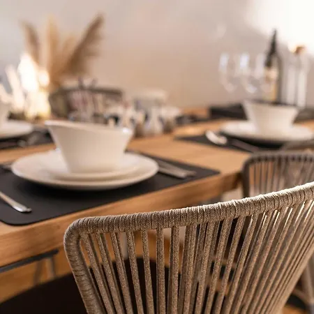 Weinberg Apartment *